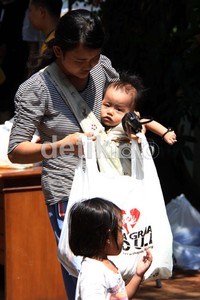 Paket sembako ini dijual Rp 50 ribu.