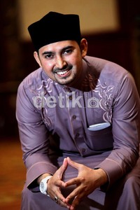 Sempat berceramah bareng Ustad Jeffry di sebuah program televisi, Ustad Ahmad Al Habsyi perlahan terdorong pamornya untuk juga tampil berdakwah di layar kaca.