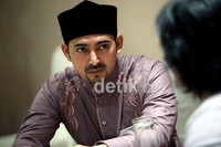 Pendakwah yang akrab disapa Ustad Al Habsyi ini menuangkan perjalanannya dalam merintis karier menjadi pendakwah seperti sekarang.