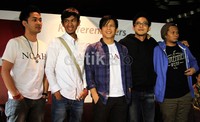 Ariel cs launching buku Kisah Lainnya di FX Plaza, Senayan, Kamis (9/8/2012). (Herianto Batubara/detikHot).