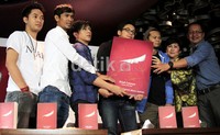 Kisah perjalanan Ariel, Lukman, Uki, Reza dan David 2010-2012 diungkapkan secara gamblang dalam sebuah buku bertajuk Kisah Lainnya. (Herianto Batubara/detikHot).