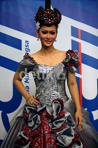 Gaun mewah Inul Daratista.