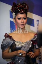 Gaun Mewah Inul Daratista