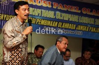 Menpora Andi Alifian Mallarangeng memaparkan kemorosotan olahraga Indonesia dalam meraih medali di Olimpiade London 2012.