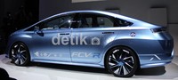 Sebelumnya, Toyota di Jepang pada 2011 lalu sudah memperlihatkan mobil hybrid dengan hidrogen bernama FCV-R. Mobil ini hanya mengeluarkan air sebagai emisinya. Dadan Kuswara/detikOto.