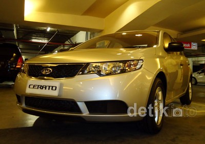 Sedan KIA Cerato Jadi Taksi