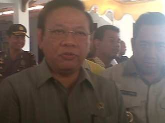 Kunjungi Cilacap, Agung Laksono Gelontorkan Duit Rp 45 M