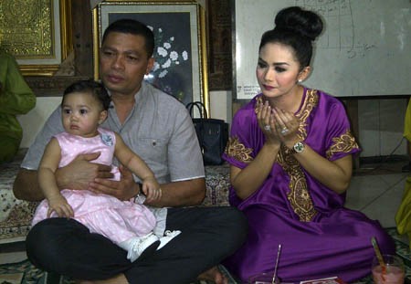 Raul & Krisdayanti Buka Puasa Bersama Ratusan Santri