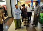 JK Bersarung di Tengah Mal Myanmar