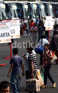 Para pedagang jamu tersebut diberangkatkan dengan menggunakan 310 bus.