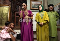 KD dan Raul buka bersama dengan para santri di pesantren yang dipimpin oleh K.H. Dr. Nuril Arifin Husein, MBA.