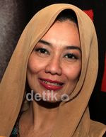Reza Artamevia Berkerudung Coklat