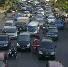 Mall Diserbu Pengunjung Jelang Lebaran, Lalin Surabaya Merambat