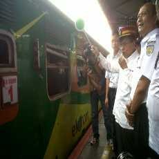 JK Lepas Pemudik di Stasiun Senen