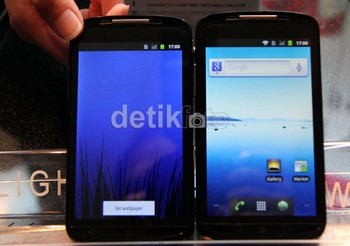 Smartphone yang dilengkapi kamera 5 megapixel dengan flash ini memiliki berat 150 gr.