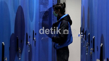 Selain itu,sejumlah laman Indonesia juga mengalami gangguan akibat, kebakaran di gedung penyedia jasa server internet di Jalan Swadaya, Duren Tiga, tersebut.