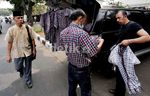 Jual Baju Kotak-kotak untuk Dana Kampanye