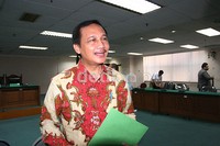 Soemarmo meninggalkan ruang sidang. (Ramses/detikcom).