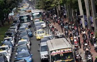 Pemandangan ini makin padat menjelang Lebaran yang tinggal hitungan hari.