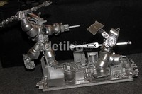 Robot-robot hasil karya warga Cirebon, Jawa Barat, itu dijual mulai dari puluhan ribu hingga ratusan ribu rupiah. (Gusmun/detikcom).