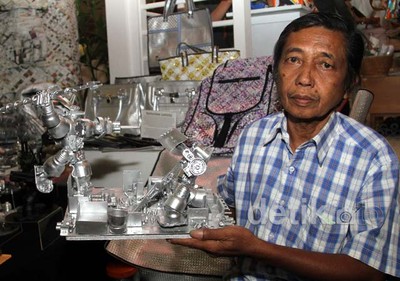 Robot Unik dari Barang Bekas