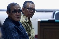 Dalam persidangan ini, Darsup Yusuf menyebut tidak ada komitmen memilih Miranda Swaray Gultom dalam fit and proper test Deputi Gubernur Senior Bank Indonesia tahun 2004. Namun, mereka mengaku menerima cek. (Ramses/detikcom).