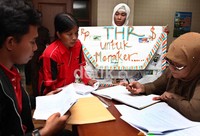 Perwakilan pendemo diterima staf Kementrian Tenaga Kerja dan Transmigrasi.