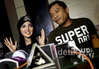 Kisruh Ruko, Anang & Ashanty Gelar Jumpa Pers