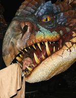 Heidi Klum Digigit Naga