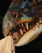 Heidi Klum Digigit Naga