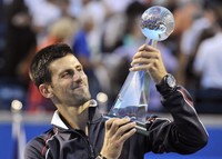 Ini merupakan gelar pertama buat Djokovic sejak ia meraih gelar juara di Miami, empat bulan lalu. REUTERS/Mike Cassese.