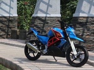 Yamaha Byson Superman ala Jonas Rivano