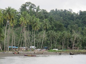 Inilah Pantai Berpasir Hitam di Raja Ampat