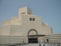 Museum of Islamic Art Qatar adalah bangunan megah dan modern karya arsitek IM Pei yang merancang Museum Louvre. Museum ini menarik banyak pengaruh dari arsitektur Islam kuno, namun memiliki desain yang unik (Dadan/detikTravel)