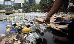 Banjir Miras di Halaman Kantor Walikota Jakut