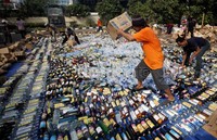 Barang haram tersebut dimusnahkan dengan cara digilas dengan alat berat.
