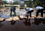 Banjir Miras di Halaman Kantor Walikota Jakut