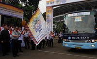 Menteri Perhubungan E.E Pangindaan didampingi Direktur Utama Bank BRI Sofyan Basri melepas pemudik.