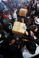 Stasiun Senen Mulai Dipadati Pemudik