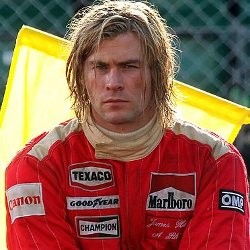 Ini Dia Aksi Chris Hemsworth sebagai Pembalap F1 di Rush