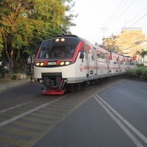 Ini Dia Railbus di Solo yang Mirip Trem