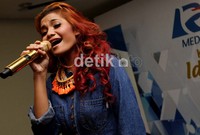 Rambut merah Citra Scholastika.