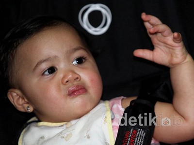 Gaya Lucu Putri KD