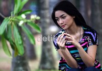 Penyuka warna pink ini mengaku, akting adalah hobinya sejak kecil.