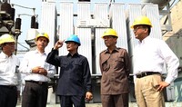 Wakil Menteri ESDM Rudi Rubiandini (tengah) melakukan inspeksi mendadak ke PLN P3B Jawa Bali, di Gandul, Depok. (Agus Trimukti/Humas PLN).