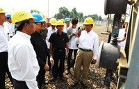 Wakil Menteri ESDM Rudi Rubiandini didampingi Direktur Jendral Ketenaga listrikan Kementrian ESDM Jarman, Direktur Utama PLN, Nur Pamudji dan Direktur Operasi Jawa Bali PLN Ngurah Adnyana meninjau Gardu Induk (GI) PLN P3B Jawa Bali di Gandul, Depok. (Agus Trimukti/Humas PLN).