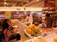 Selain penjelasan akan buah tropis Indonesia,tidak ketinggalan diadakan juga acara demo masak oleh Chef Vindex yang membuat berbagai hidangan yang sederhana tapi nikmat. (Deani Sekar Hapsari/Detifkood)