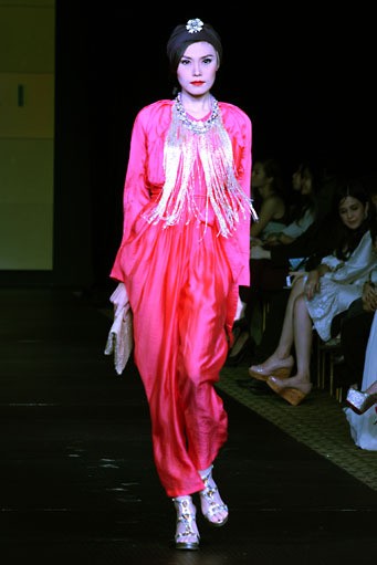 Barli Asmara Plaza Indonesia Fashion Week Special Ramadhan 2012. at Function Hall lantai 2. Jakarta. [Foto: Mohammad Abduh/Wolipop]