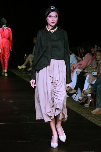 Barli Asmara Plaza Indonesia Fashion Week Special Ramadhan 2012. at Function Hall lantai 2. Jakarta. [Foto: Mohammad Abduh/Wolipop]