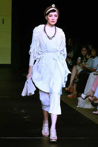 Barli Asmara Plaza Indonesia Fashion Week Special Ramadhan 2012. at Function Hall lantai 2. Jakarta. [Foto: Mohammad Abduh/Wolipop]